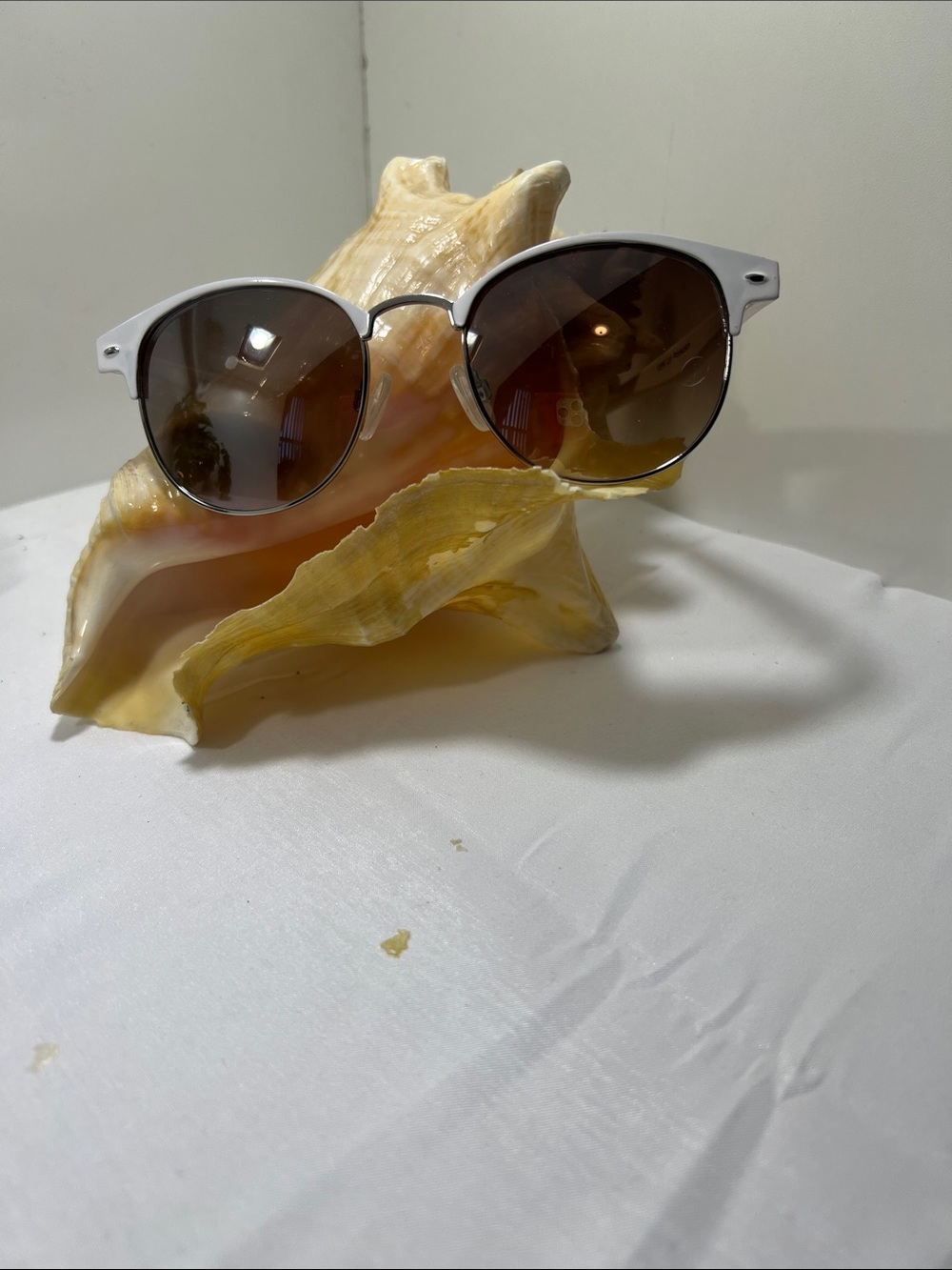 Vintage White Frame Sunglasses with Brown Gradient Lenses